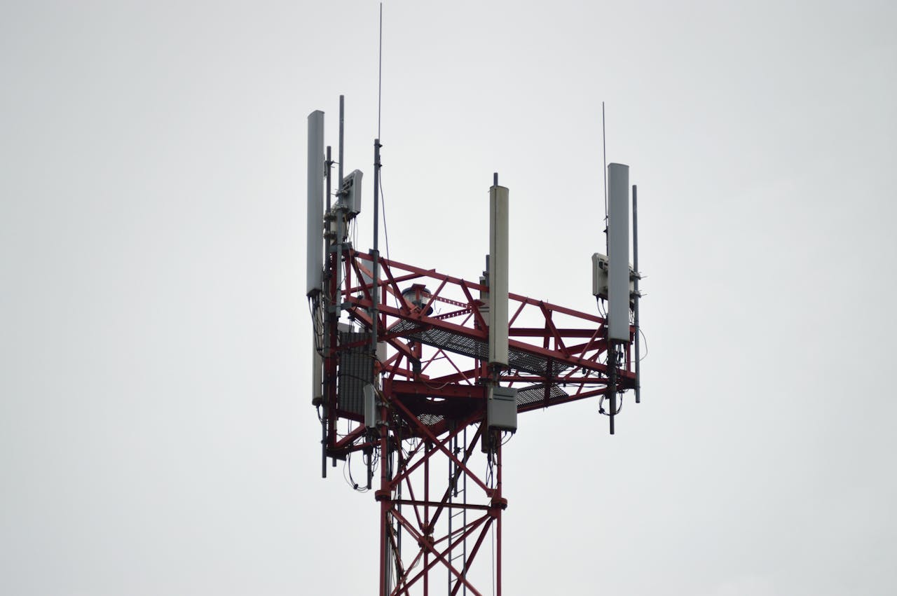 Absence d’urgence à suspendre un arrêté refusant un permis de construire relatif à l’implantation d’antennes-relais